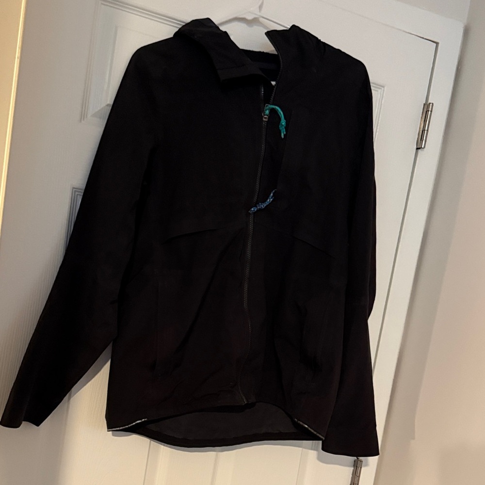 Lululemon Outpour Shell Jacket - M